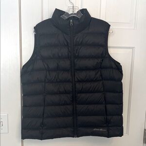 NWT - Eddie Bauer Women’s Black Puffer Vest 650 fill - Size XL